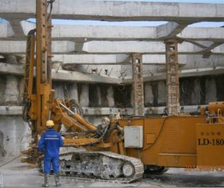 What are the precautions for operating a crawler drilling rig?