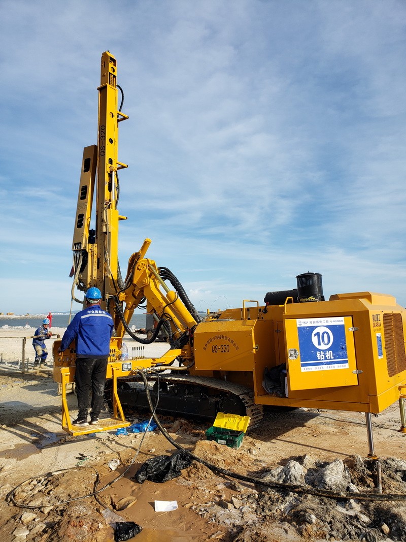QS-320 crawler hydraulic pipe shed drilling rig